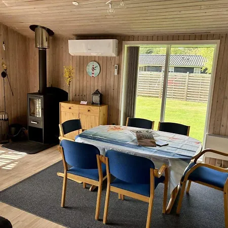 In Ruhiger Lage Mit Kamin, Terrasse Und Grenznähe